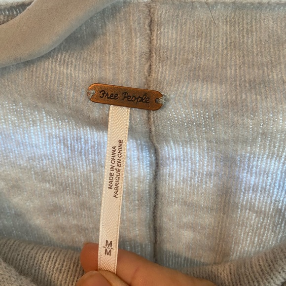 Free People oversized light sweater - Picture 2 of 2